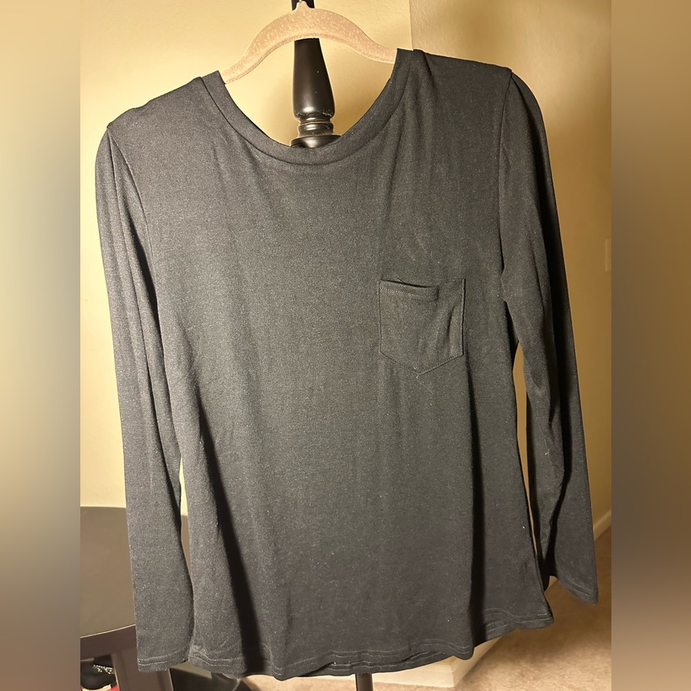 Women’s Black long Sleeve crew neck top Size :L  (NWT)